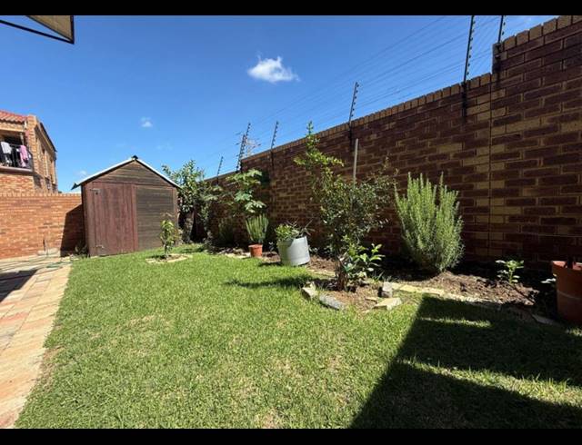 2 BEDROOM TOWNHOUSE FOR SALE IN LIEFDE EN VREDE